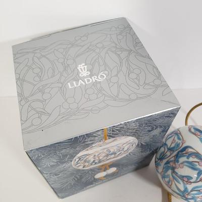 LOT 138: Lladro Under the Mistletoe Ball & Traditional Sounds Bell Ornaments
