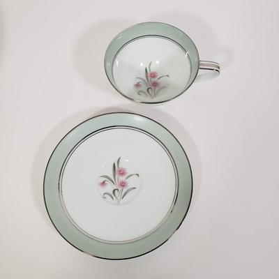 LOT 139: Noritake Clarabell China Set