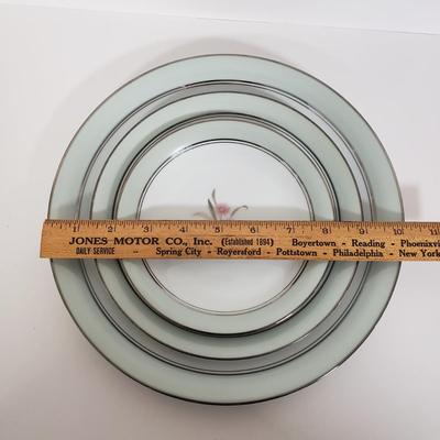 LOT 139: Noritake Clarabell China Set