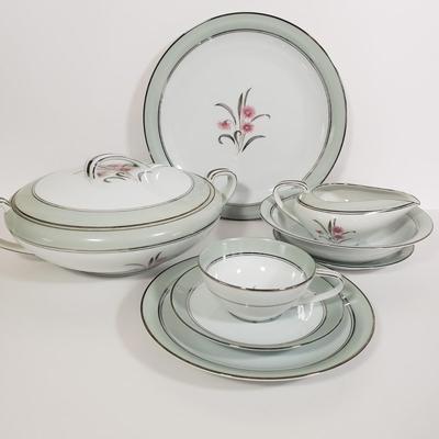 LOT 139: Noritake Clarabell China Set
