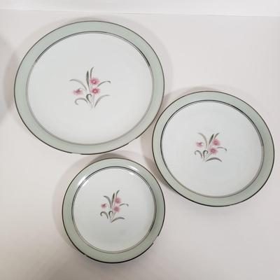 LOT 139: Noritake Clarabell China Set