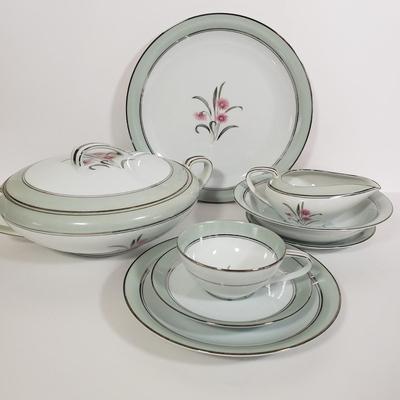 LOT 139: Noritake Clarabell China Set