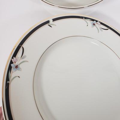 LOT 151: Sango Regency Collection Mansfield China Set