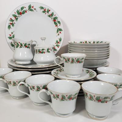 LOT 152: Noel China Set Holly Pattern by China Pearl