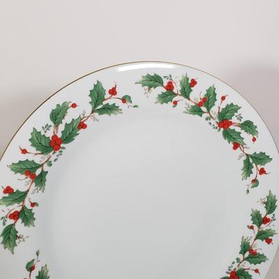 LOT 152: Noel China Set Holly Pattern by China Pearl