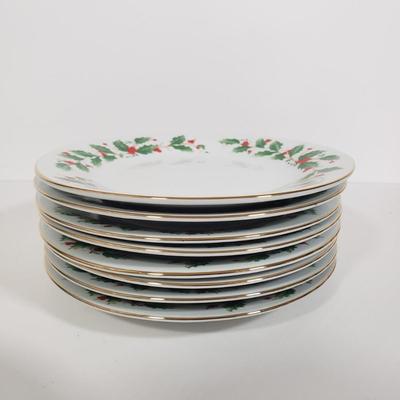 LOT 152: Noel China Set Holly Pattern by China Pearl
