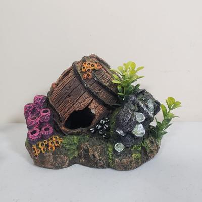 LOT 157: Assortment of Aquarium Decor
