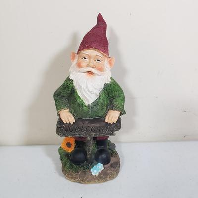 LOT 157: Assortment of Aquarium Decor