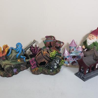 LOT 157: Assortment of Aquarium Decor