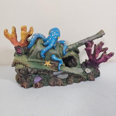 LOT 157: Assortment of Aquarium Decor