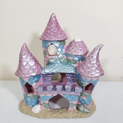 LOT 157: Assortment of Aquarium Decor