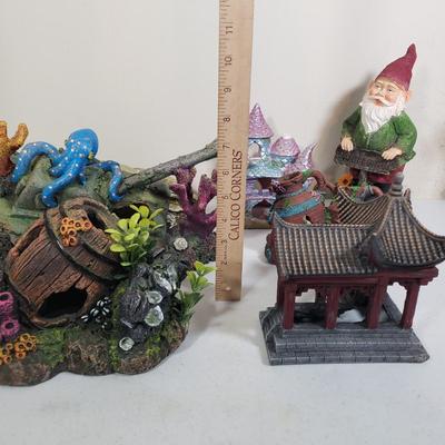 LOT 157: Assortment of Aquarium Decor