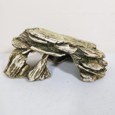 LOT 157: Assortment of Aquarium Decor