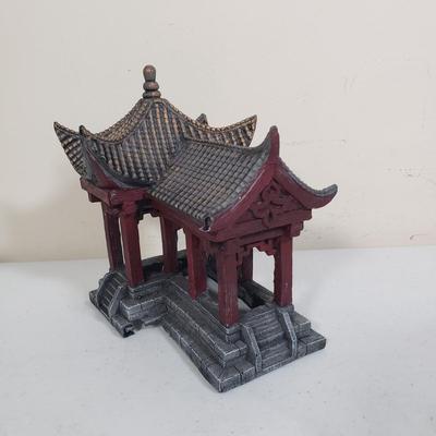 LOT 157: Assortment of Aquarium Decor