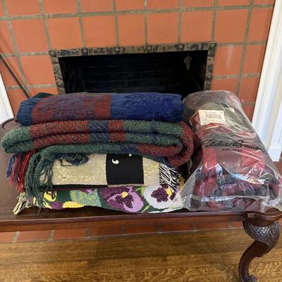 NIB Eddie Bauer w/ Churchill Weavers & Calzeat (B2-BM)