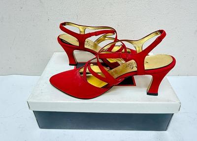 Sale Photo Thumbnail #225: In good used condition, except for one shoe needing the heel end of the footbed glued back down.