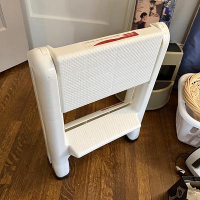 Laundry, Sewing/Buttons and Tidy Helpers! Incl Sharper Image & Shark (B1-BM)