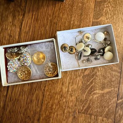 Laundry, Sewing/Buttons and Tidy Helpers! Incl Sharper Image & Shark (B1-BM)