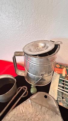 VINTAGE KITCHEN ITEMS