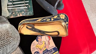 VINTAGE KITCHEN ITEMS