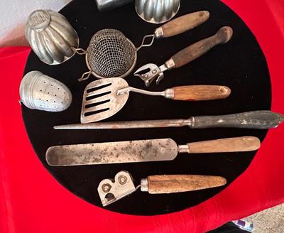 VTG JELLO CUP MOLDS, CAN OPENER KNIFE SHARPENER AND OTHER VARIOUS KITCHEN ITEMS
