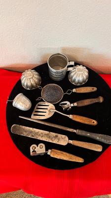 VTG JELLO CUP MOLDS, CAN OPENER KNIFE SHARPENER AND OTHER VARIOUS KITCHEN ITEMS