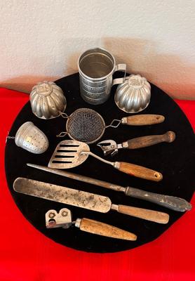VTG JELLO CUP MOLDS, CAN OPENER KNIFE SHARPENER AND OTHER VARIOUS KITCHEN ITEMS