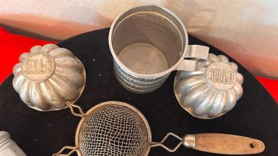 VTG JELLO CUP MOLDS, CAN OPENER KNIFE SHARPENER AND OTHER VARIOUS KITCHEN ITEMS