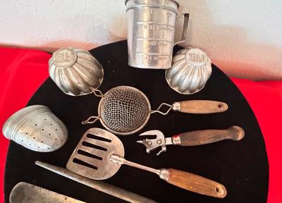 VTG JELLO CUP MOLDS, CAN OPENER KNIFE SHARPENER AND OTHER VARIOUS KITCHEN ITEMS