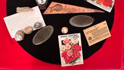 OLD SEED PACK, FLOWER FROGS, ROCK FORMATION CLUSTERS FROM 1952, PEACE PIPE SOUVENIR AND MORE