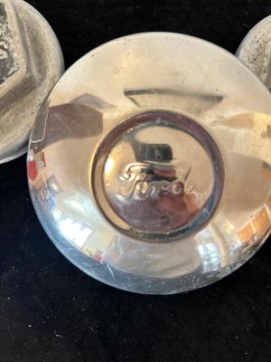 ESSEX DETROIT MOTOR COMPANY HUB CAPS, 1931 FORD MODEL A HUB CAP