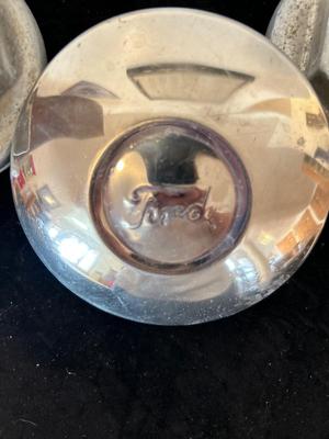 ESSEX DETROIT MOTOR COMPANY HUB CAPS, 1931 FORD MODEL A HUB CAP