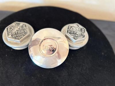 ESSEX DETROIT MOTOR COMPANY HUB CAPS, 1931 FORD MODEL A HUB CAP
