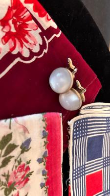 CUFF LINKS, HANDKERCHIEFS, TIE CLIPS
