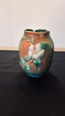 ROSEVILLE POTTERY WHITE ROSE VASE # 9784