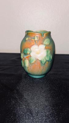 ROSEVILLE POTTERY WHITE ROSE VASE # 9784