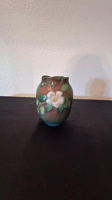 ROSEVILLE POTTERY WHITE ROSE VASE # 9784
