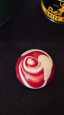 VTG TEXACO GREASE CAN, SINCLAIR & DUTCH BOY CANS PLUS A STICK SHIFT KNOB