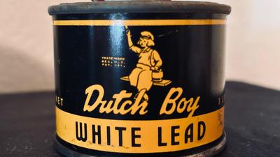 VTG TEXACO GREASE CAN, SINCLAIR & DUTCH BOY CANS PLUS A STICK SHIFT KNOB