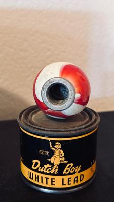 VTG TEXACO GREASE CAN, SINCLAIR & DUTCH BOY CANS PLUS A STICK SHIFT KNOB