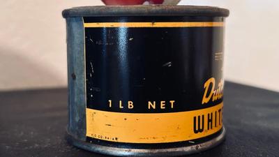 VTG TEXACO GREASE CAN, SINCLAIR & DUTCH BOY CANS PLUS A STICK SHIFT KNOB