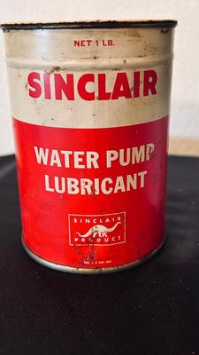 VTG TEXACO GREASE CAN, SINCLAIR & DUTCH BOY CANS PLUS A STICK SHIFT KNOB