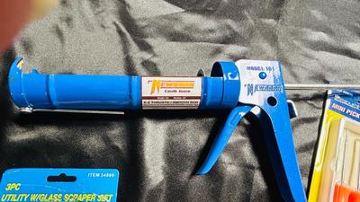 CAULKING GUN, PUTTY KNIVES, RAZOR KNIVES AND SCRAPER, AND PICK SET
