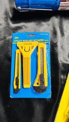 CAULKING GUN, PUTTY KNIVES, RAZOR KNIVES AND SCRAPER, AND PICK SET