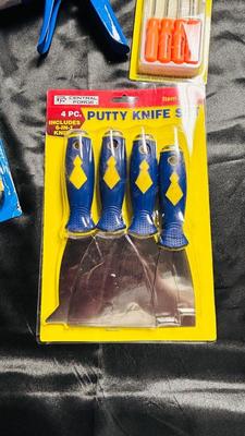 CAULKING GUN, PUTTY KNIVES, RAZOR KNIVES AND SCRAPER, AND PICK SET