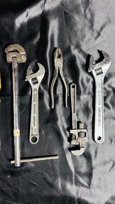WRENCHES, CHISELS AND HAND TOOLS