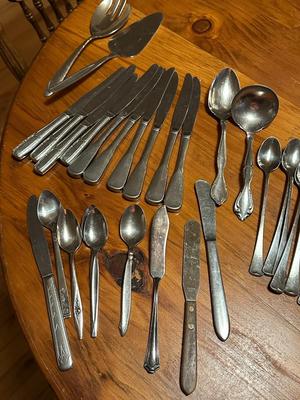 Lot of Mixed Silverplated Flatware