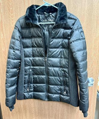 Sale Photo Thumbnail #351: Like-new condition. Fur-lined collar. No hood.