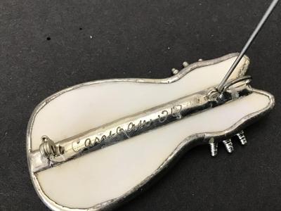 Linda Carrigan Signed Vintage China Blue Bird pattern Cat Brooch