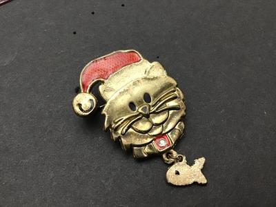 Kitty Santa Brooch